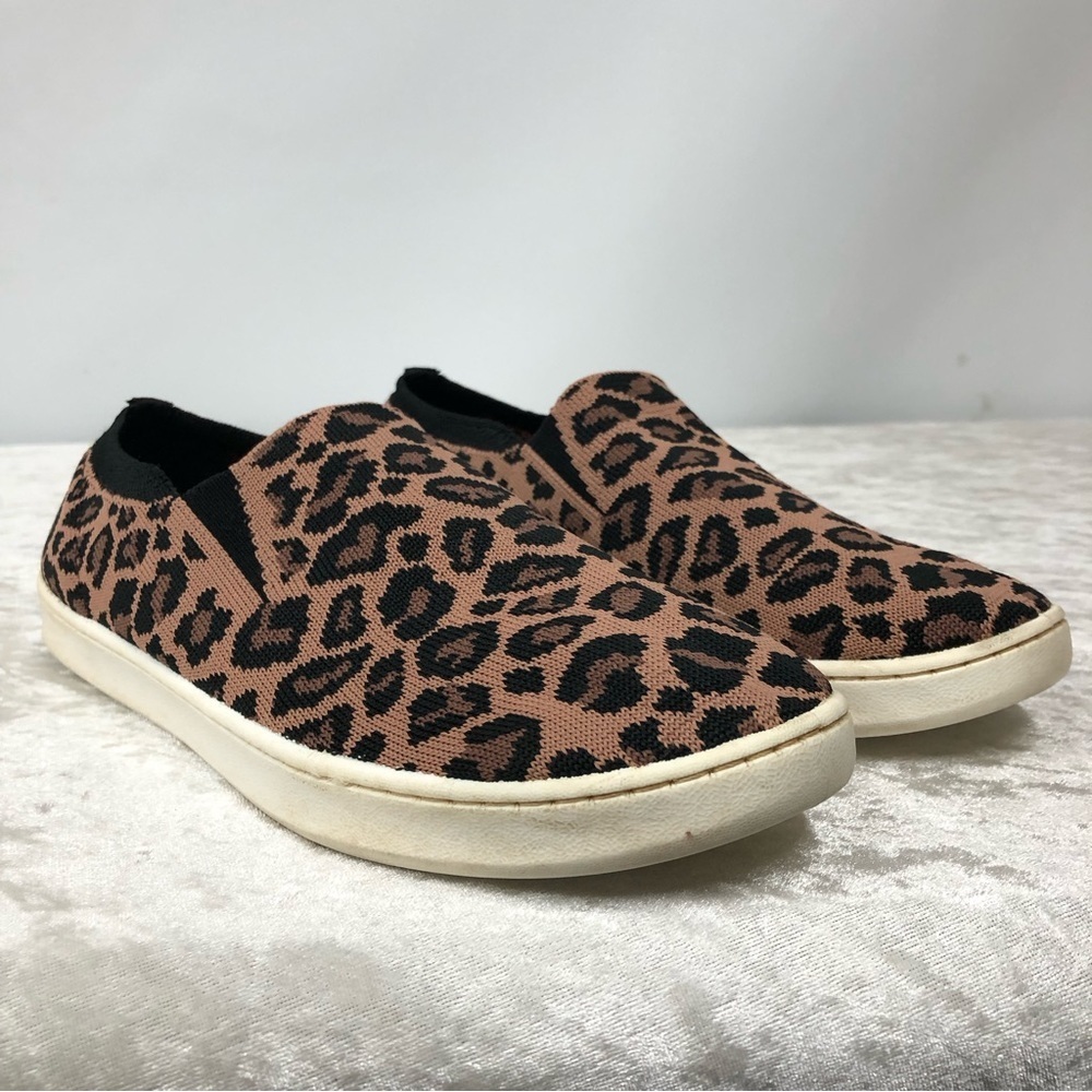 Skechers cheetah leopard print slip on size 7 memory foam sneakers